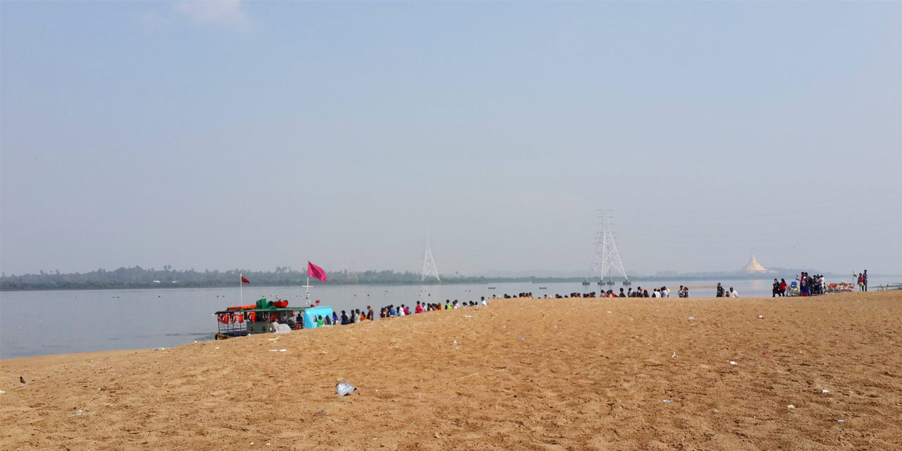 Marve Beach, Mumbai Tourist Attraction