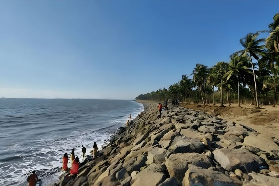 Uran Pirwadi Beach
