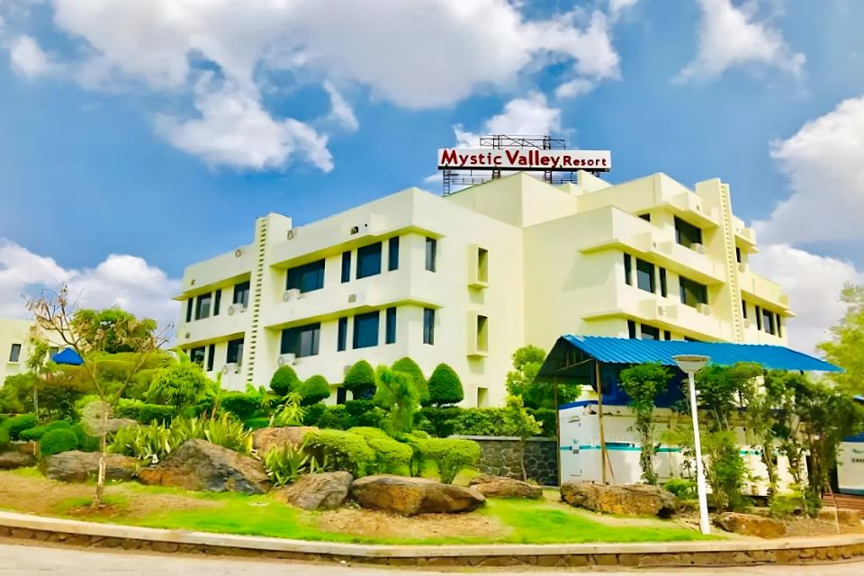 Mystic Valley Spa Resort, Igatpuri